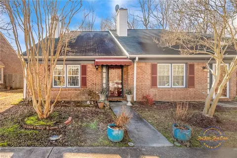 111 Farmstead Pl, Yorktown, VA 23692