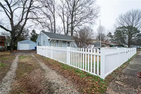 2424 Lofurno Rd, Chesapeake, VA 23323