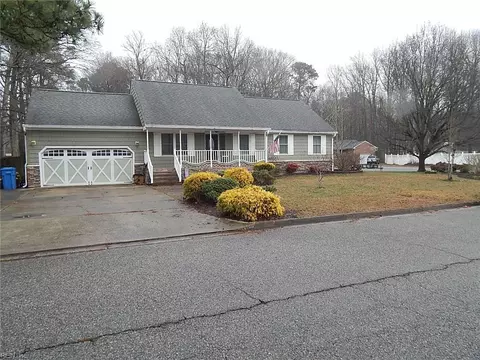 1129 Cherrytree Ln, Chesapeake, VA 23320