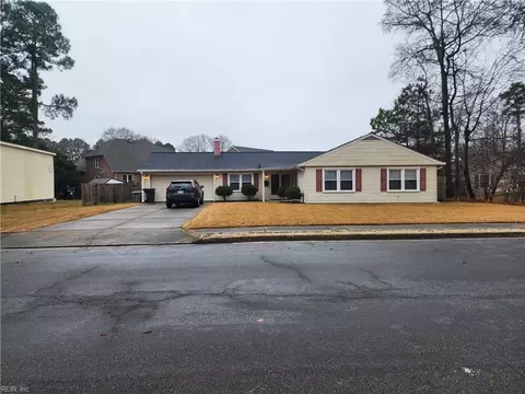 20 Whetstone Dr, Hampton, VA 23666