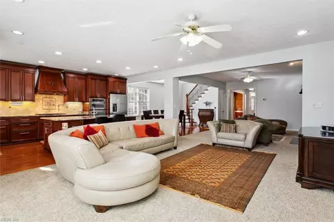 128 Yorkshire Dr, Yorktown, VA 23693