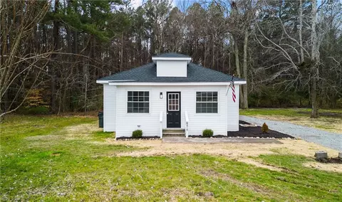 6619 Cumberland Ln, Suffolk, VA 23437
