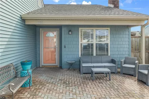 1100 Loveland Ln, Virginia Beach, VA 23454