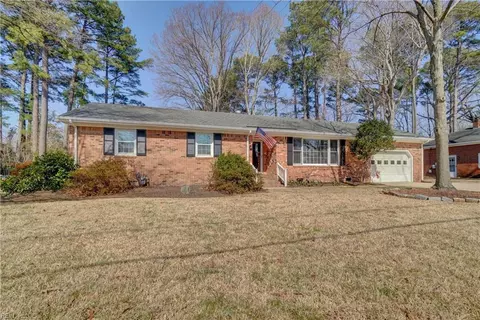 608 Norcova Dr, Chesapeake, VA 23320