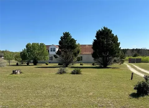 18273 Sandyhill Rd, Courtland, VA 23837