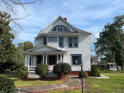 24245 Mary St, Parksley, VA 23421