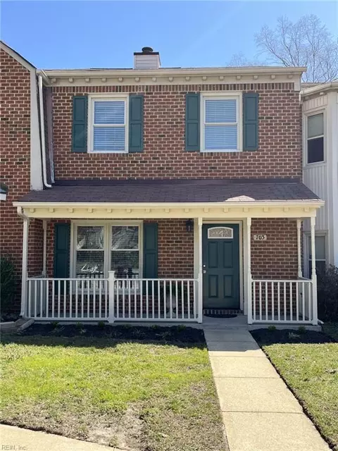 703 Creekside Cres, Chesapeake, VA 23320
