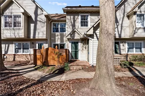 321 Wimbledon Chse Chase #B, Chesapeake, VA 23320