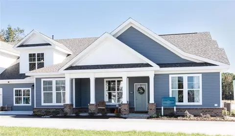 2100 Edwin Dr, Chesapeake, VA 23322