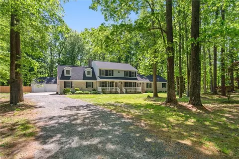 1024 Washington Dr, Chesapeake, VA 23322