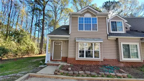 14 Hawthorn Pl, Hampton, VA 23666
