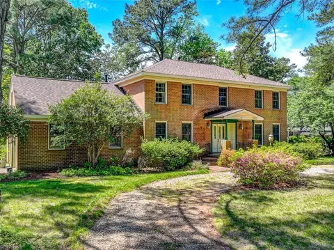 2824 Meadow Wood Dr E, Chesapeake, VA 23321