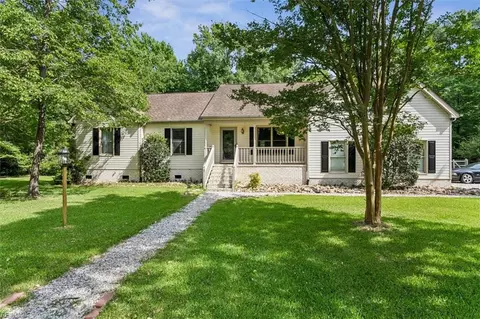 9 Edinburgh Ln, Hampton, VA 23669