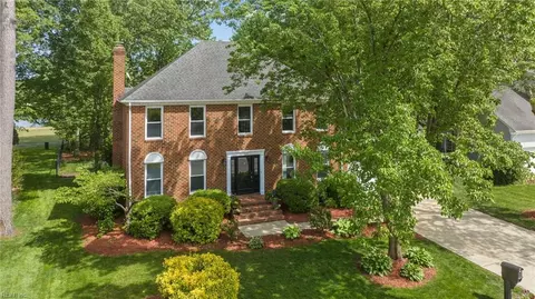 527 Las Gaviotas Blvd, Chesapeake, VA 23322