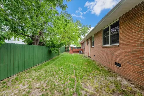 141 Ocanoe Pl, Hampton, VA 23661 photo 32