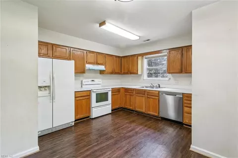 Kitchen - 888 Ingleside Rd, Norfolk, VA 23502 photo 1 of 3