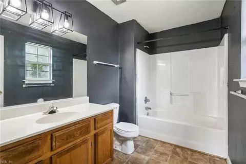 Bath - 888 Ingleside Rd, Norfolk, VA 23502 photo 2 of 3