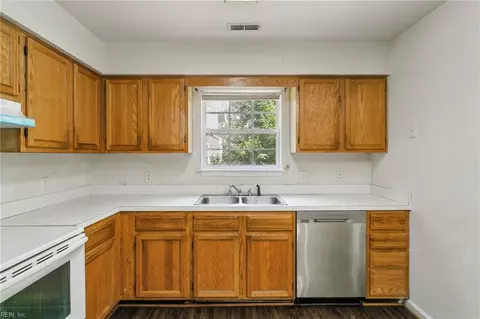 Kitchen - 888 Ingleside Rd, Norfolk, VA 23502 photo 3 of 3