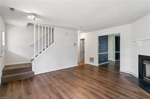 Living - 888 Ingleside Rd, Norfolk, VA 23502 photo 4 of 5