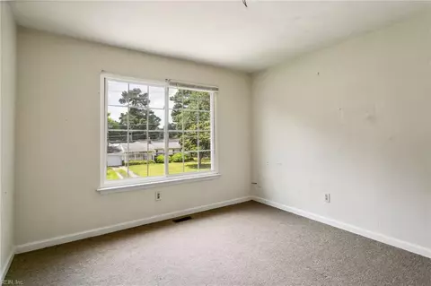 Bedroom - 888 Ingleside Rd, Norfolk, VA 23502 photo 6 of 7