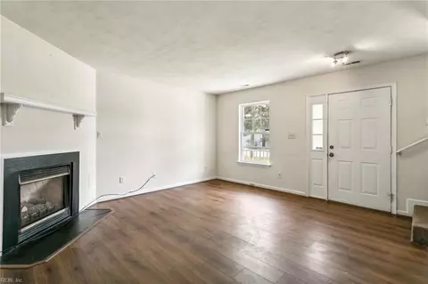 Living - 888 Ingleside Rd, Norfolk, VA 23502 photo 3 of 5
