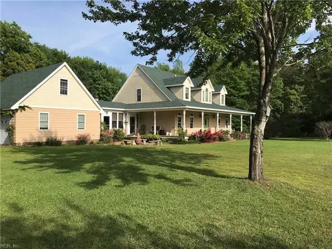 109 Annettes Ct, Aydlett, NC 27916