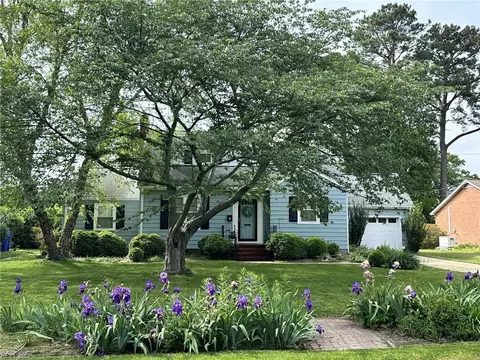 23 Holly Dr, Newport News, VA 23601