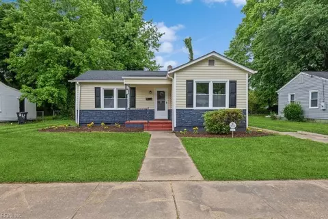 86 Manly St, Portsmouth, VA 23702