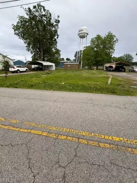 105 S Court St, Isle Of Wight County, VA 23487