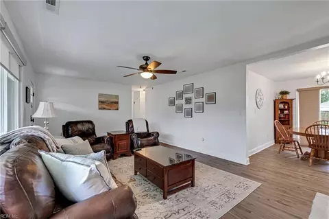 Living - 4012 Coffman Blvd, Chesapeake, VA 23321 photo 2 of 3