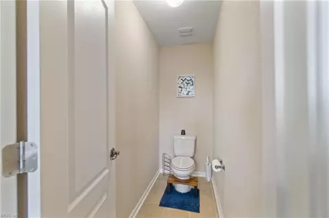 Entry Way - 335 Waterside Dr #60, Hampton, VA 23666 photo 2 of 3