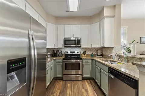 Kitchen - 335 Waterside Dr #60, Hampton, VA 23666 photo 2 of 2