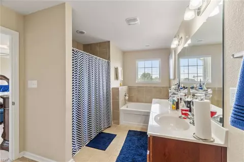 Bath - 335 Waterside Dr #60, Hampton, VA 23666 photo 1 of 3