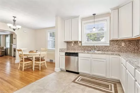 214 Rockbridge Rd, Portsmouth, VA 23707