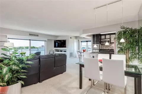 1 Crawford Pw Pkwy #801, Portsmouth, VA 23704
