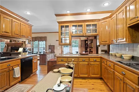 Kitchen - 3901 Douglas Rd, Chesapeake, VA 23322 photo 3 of 4