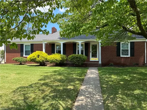 3213 Camellia Dr, Portsmouth, VA 23703