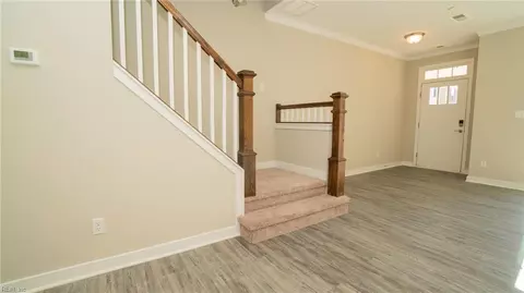 Entry Way - 110 Fishers Ct, Hampton, VA 23666 photo 3 of 9