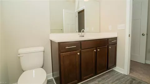 Entry Way - 110 Fishers Ct, Hampton, VA 23666 photo 6 of 9