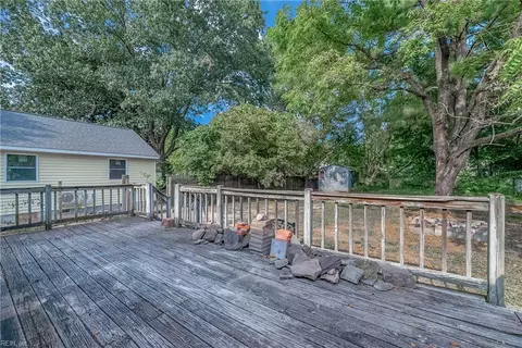 Exterior - 156 Winchester Dr, Hampton, VA 23666 photo 6 of 6