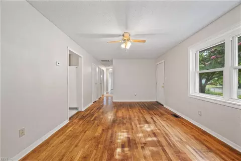 Living - 156 Winchester Dr, Hampton, VA 23666 photo 2 of 2