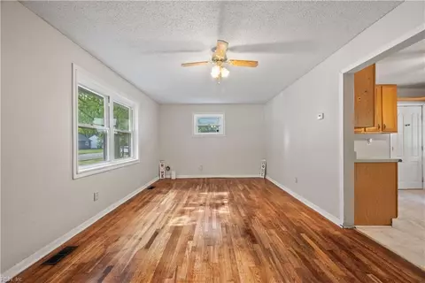 Living - 156 Winchester Dr, Hampton, VA 23666 photo 1 of 2