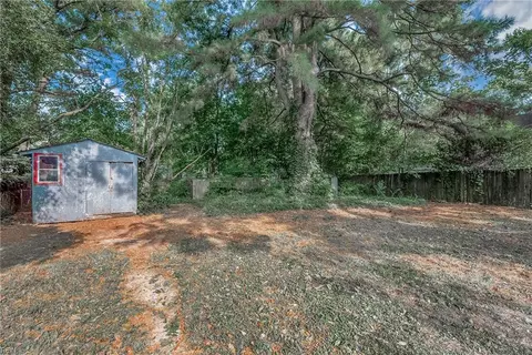 Exterior - 156 Winchester Dr, Hampton, VA 23666 photo 5 of 6