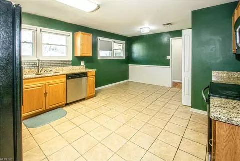 315 Martha Lee Dr, Hampton, VA 23666 photo 9
