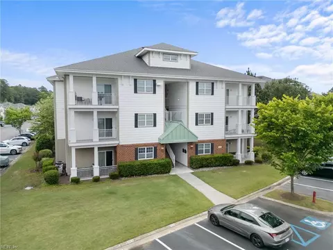 2424 Chancery Ln #305, Chesapeake, VA 23321