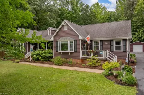 212 Tall Oaks Dr, Emporia, VA 23847