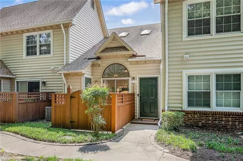 305 Wimbledon Chse Chase #K, Chesapeake, VA 23320