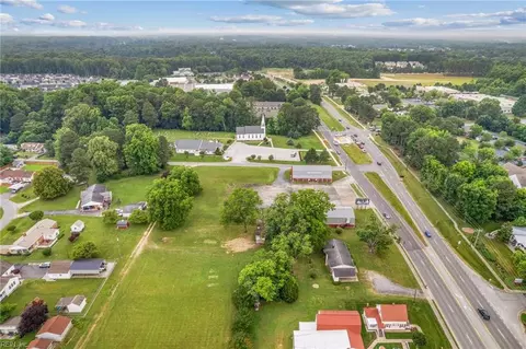 View/Area - 7451 Richmond Rd, Williamsburg, VA 23188 photo 7 of 9