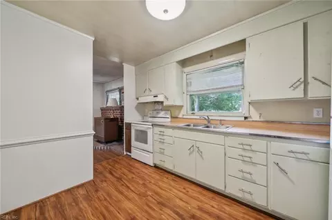 Kitchen - 7451 Richmond Rd, Williamsburg, VA 23188 photo 2 of 2