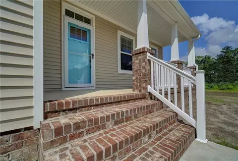 5444 Kenmere Ln, Smithfield, VA 23430 photo 2